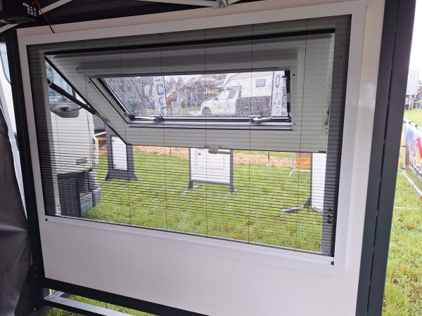 Flyscreen for panoramic hatch PL22