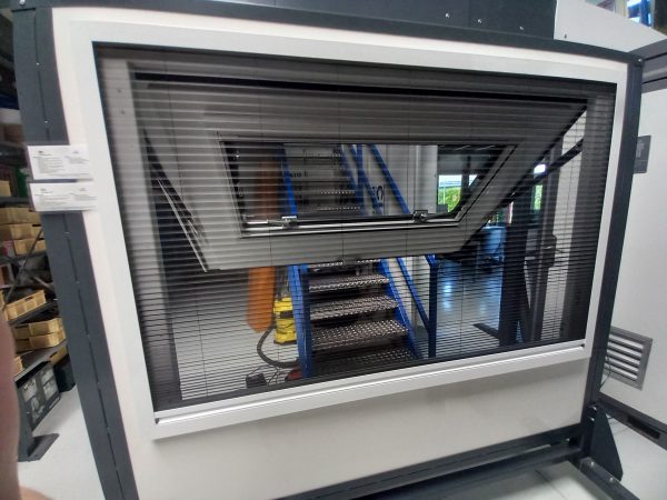 Flyscreen for panoramic hatch PL22 - Image 3
